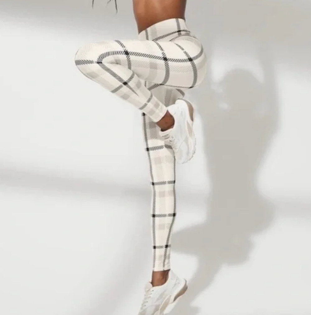 ALO Yoga Airlift High-Waisted Magnified Leggings White Black High Rise Small